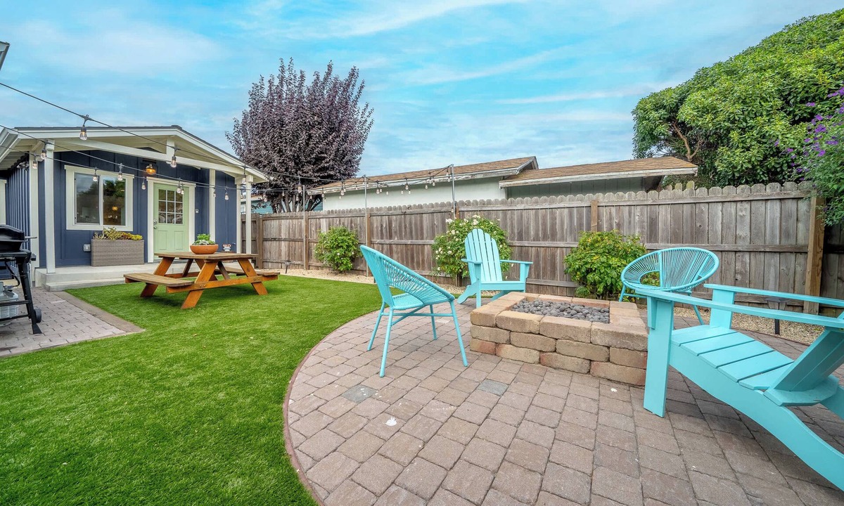 Seaside House | Del Monte Beach Cottage Sleeps 4 with Private Yard