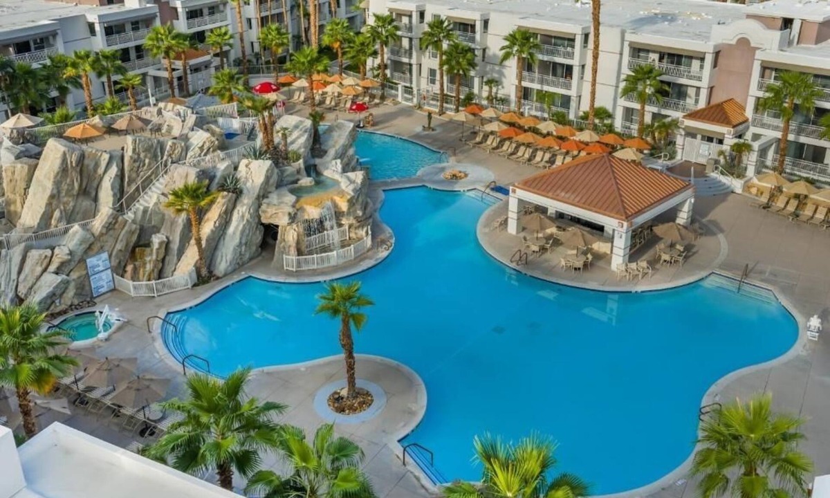 Canyon Corridor Hotel | Desert Escape Suite w/Kitchen + Patio for Ultimate Relaxation l 2 Large Units