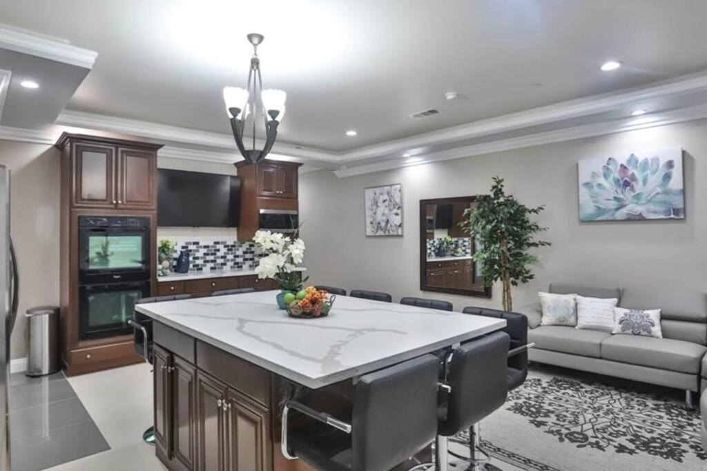 Midway City House | Disneyland Knott's Berry 2 bedroom guest house