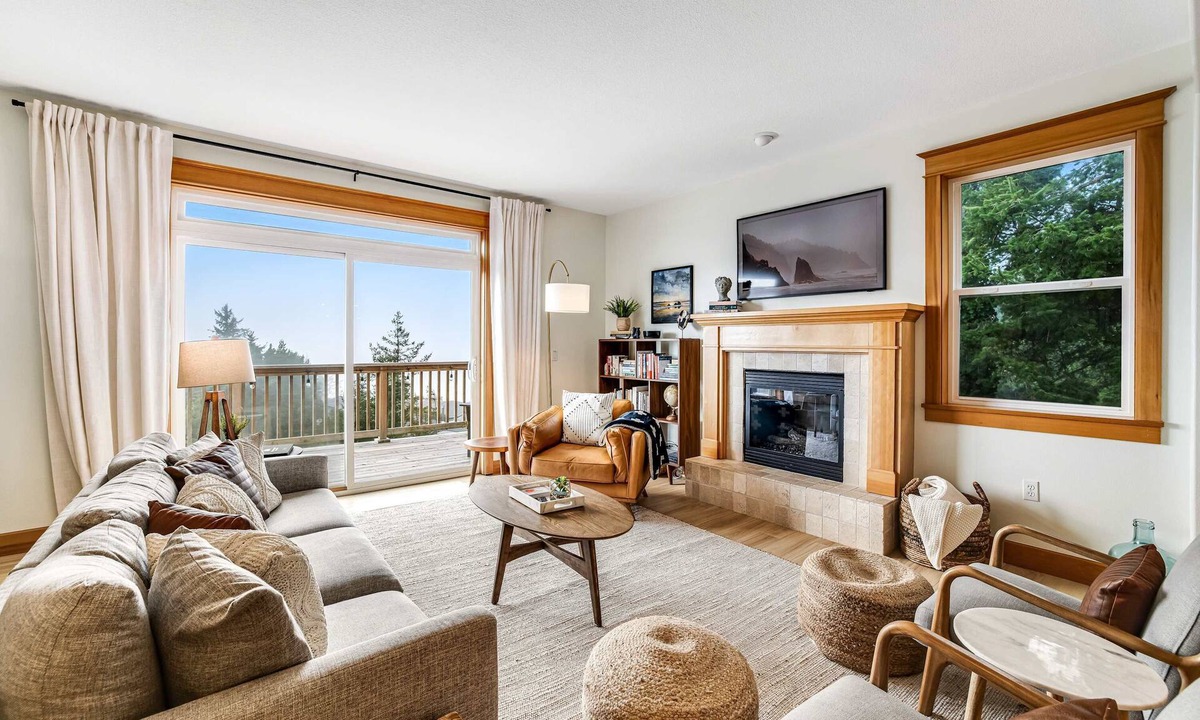 Oceanside House | Dog friendly home with ocean views deck washer dryer grill and fireplace