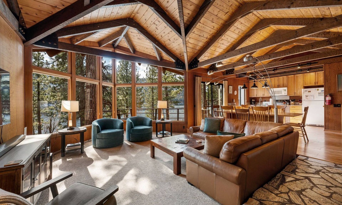 Truckee Cabin | Donner Delight - Classic Donner Lakefront Cabin with Lake Views, across from Shoreline Park