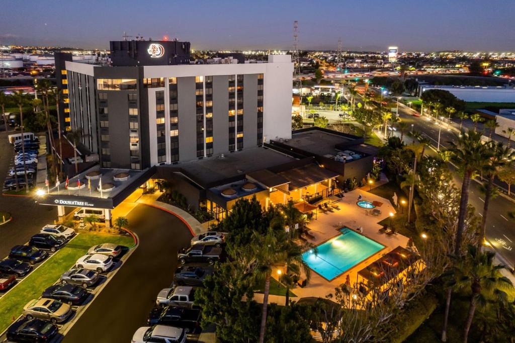 Harbor Hotel | DoubleTree by Hilton Carson
