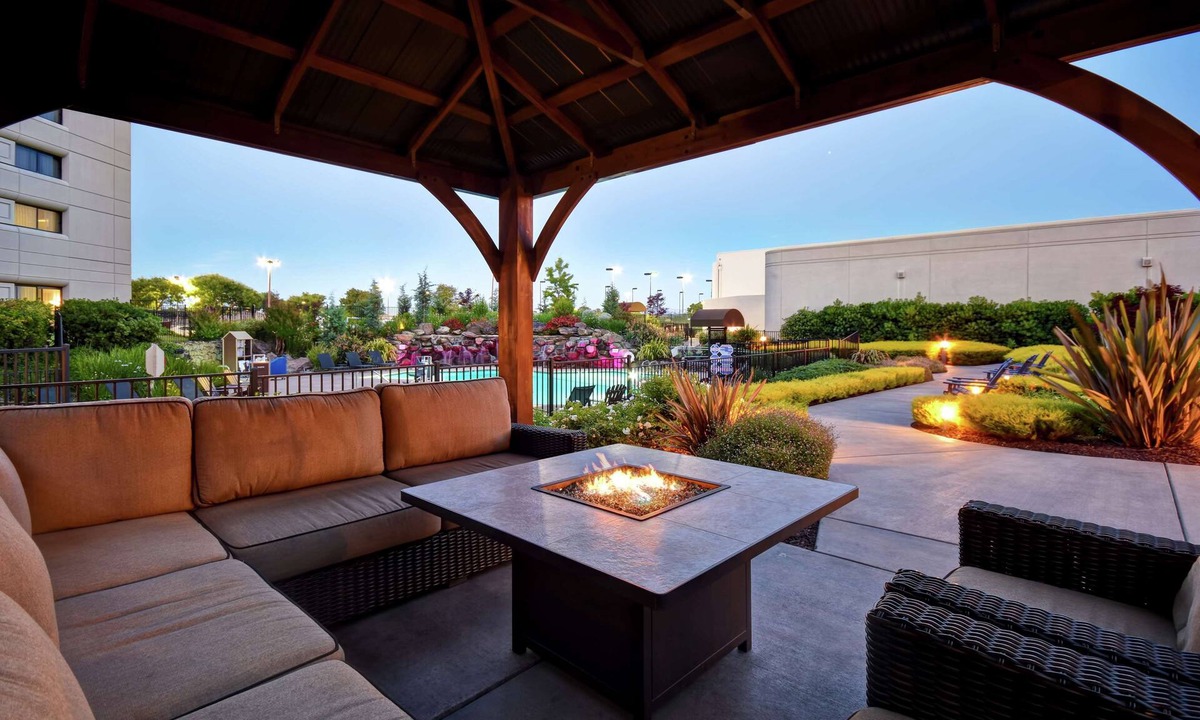Pleasanton Hotel | DoubleTree by Hilton Hotel Pleasanton at the Club