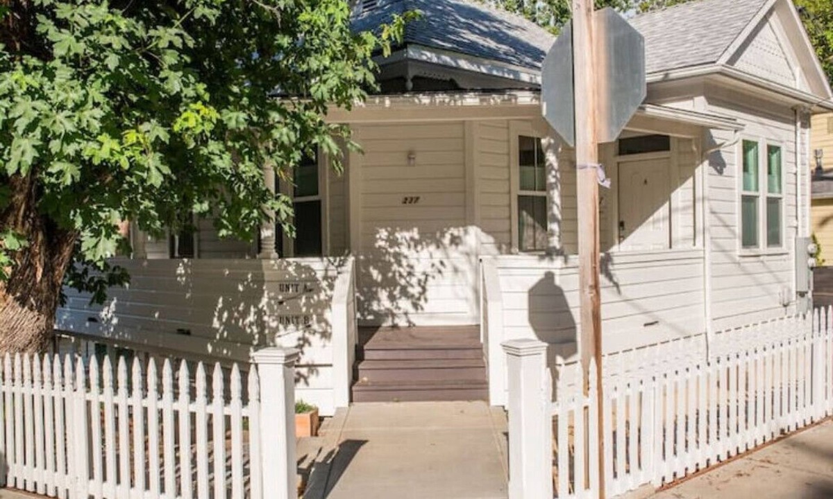 Nevada City House | Downtown 2 Bedroom 1 Bath Downstairs Suite B