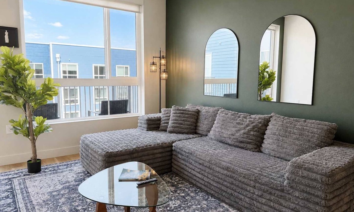 Lyon Street Apartment | Elegant Apartment 10 Min to Disneyland | Pool & Gym