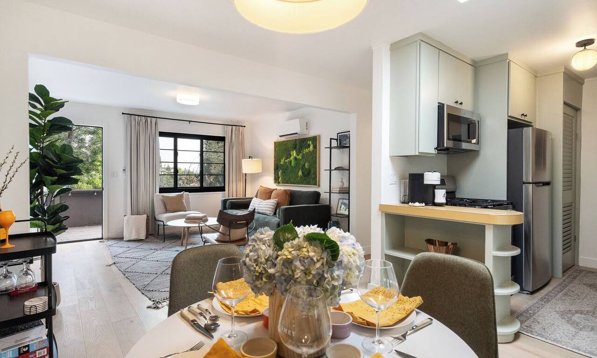 Mill Valley Apartment | Elevated Flat - Walk to Town - Casper King - Deck