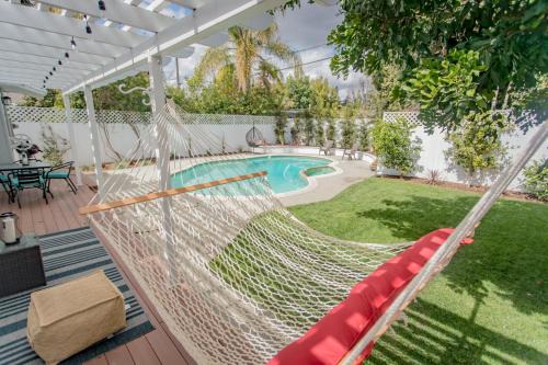 Sherman Oaks House | Enchanting Sherman Oaks Home With Pool permit #HSR two five zero zero 3222
