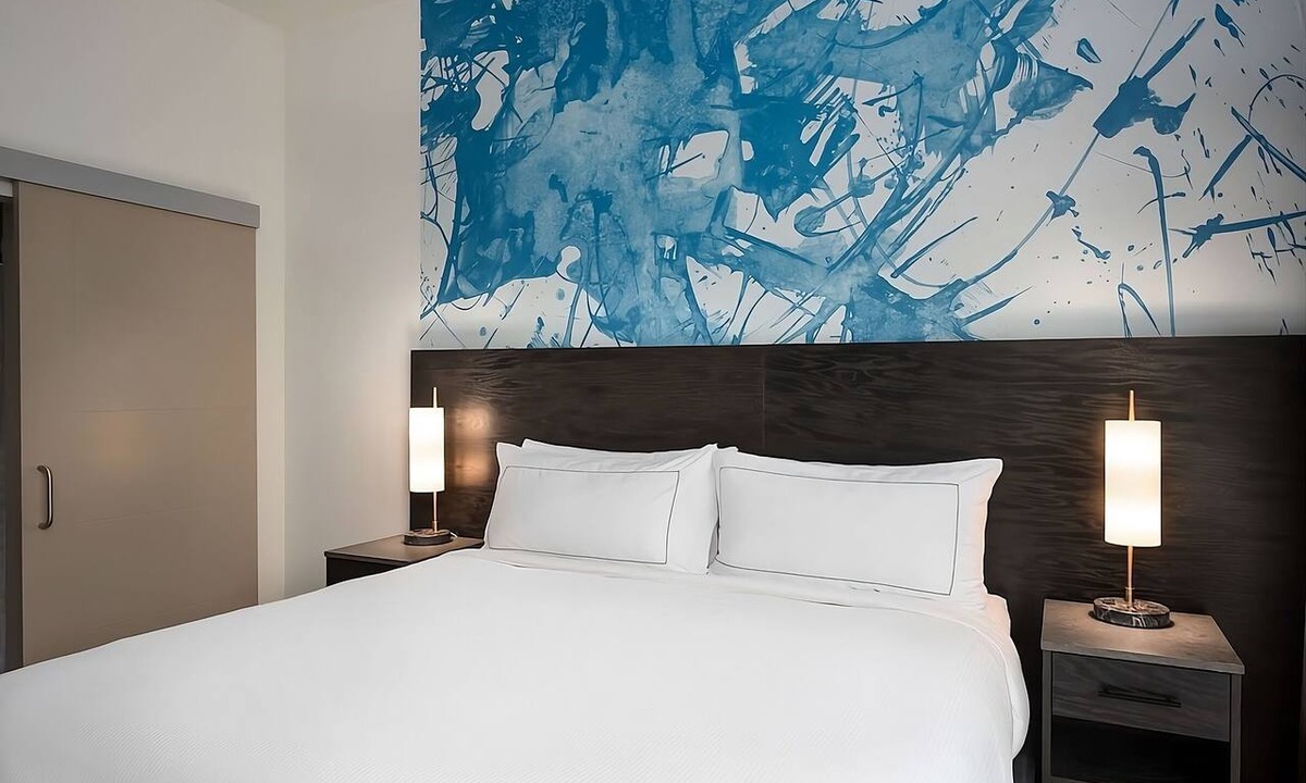 Central Area Hotel | Enjoy Spacious & Inviting Studio Suite Near Bush's Pasture Park - 1 mile