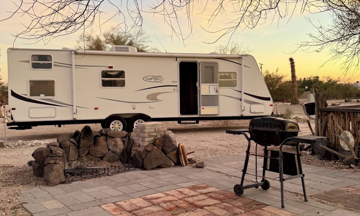 Imperial County House | Experience the Magic of Glamis in Your Cozy Desert Getaway ✨