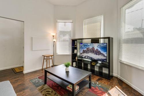 Clawson House | Explore the East Bay! Family-Friendly Home w/Yard