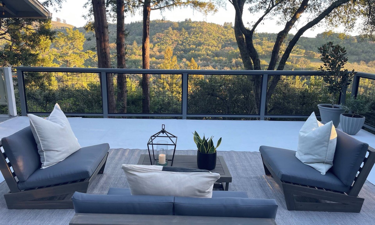 Healdsburg House | Fabulous Views from Healdsburg Home - 31 days or more