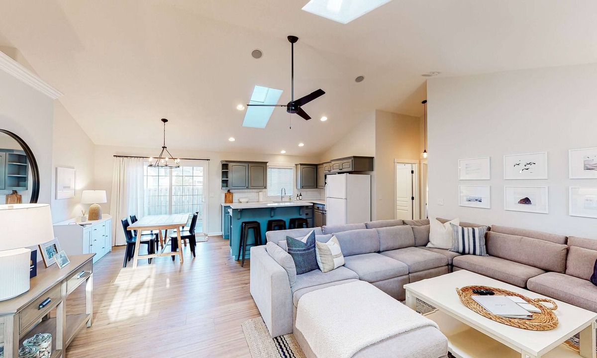 Four Sisters House | Family Friendly Beach Home with High Speed WiFi Gas Fireplace and Washer Dryer