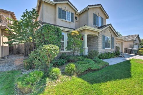 Tracy House | Family-Friendly Tracy House with Patio & Grill!