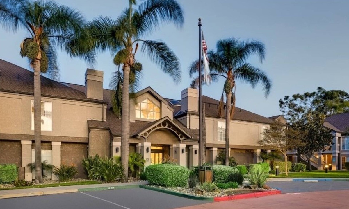 Sunnyvale Hotel | For the Whole Family! 2 Comfortable 1BR Suite, Onsite Pool, Pets are Welcome!