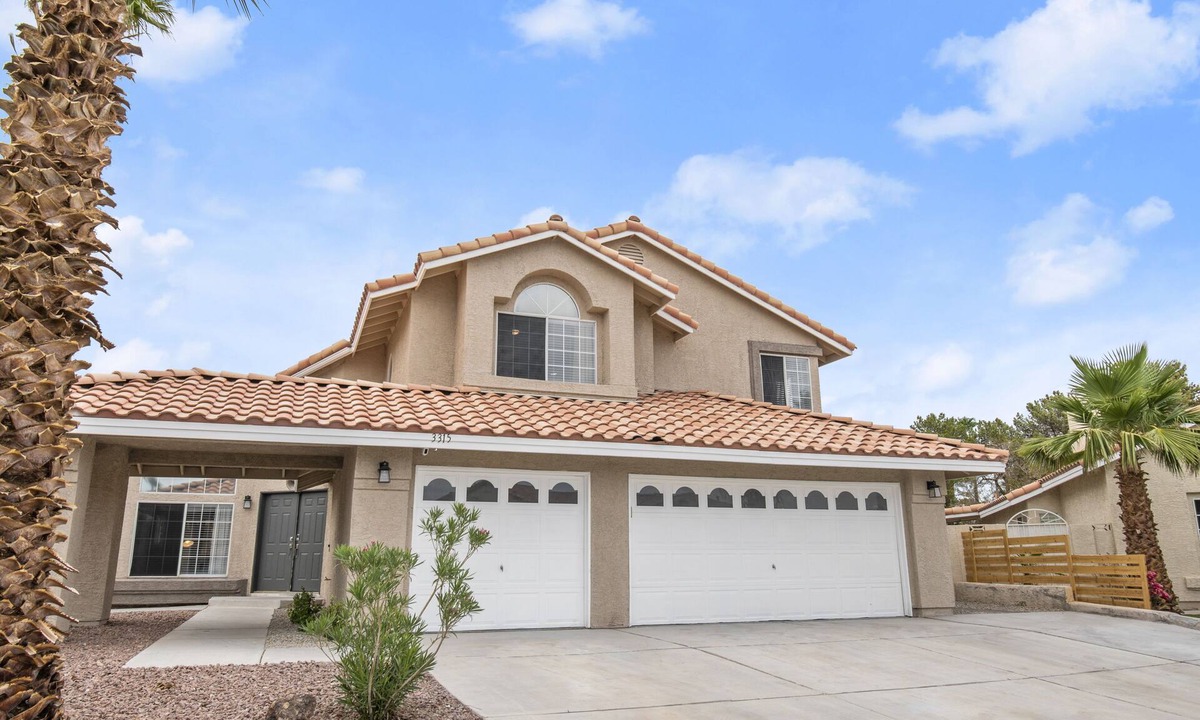 Spring Valley House | Freshly Renovated 5-Bedroom with BBQ Grill Home