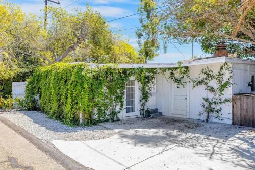 Santa Barbara House | Gillian's Cottage Room | Chosen Beach Collection