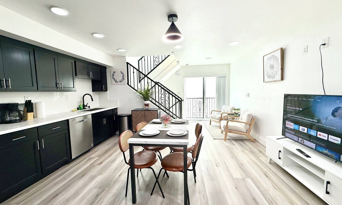 Van Nuys House | Gilmore One