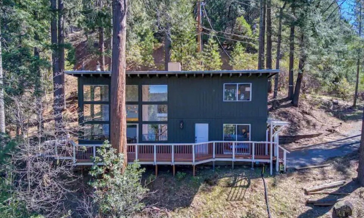 Nevada City Cabin | Glass Cabin Under the Pines | Hot Tub Seclusion