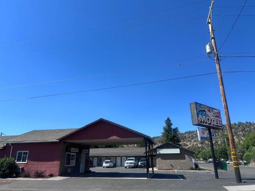 Dorris Hotel | Golden Eagle Motel