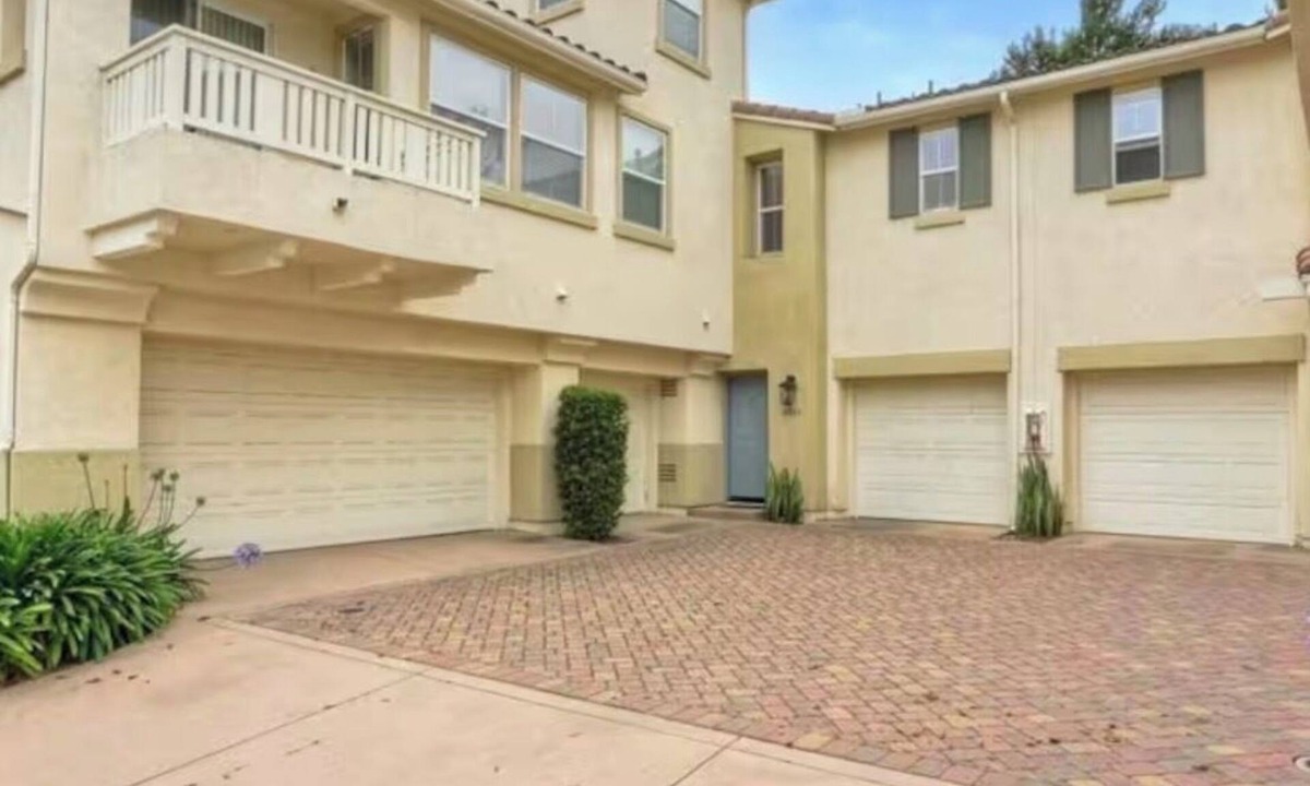 Calavera Hills House | Gorgeous 3-bedroom townhome in Carlsbad near the beach