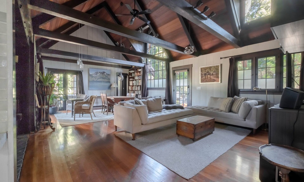 Altadena House | Gorgeous and architecturally impressive home – Centrally located in Altadena.