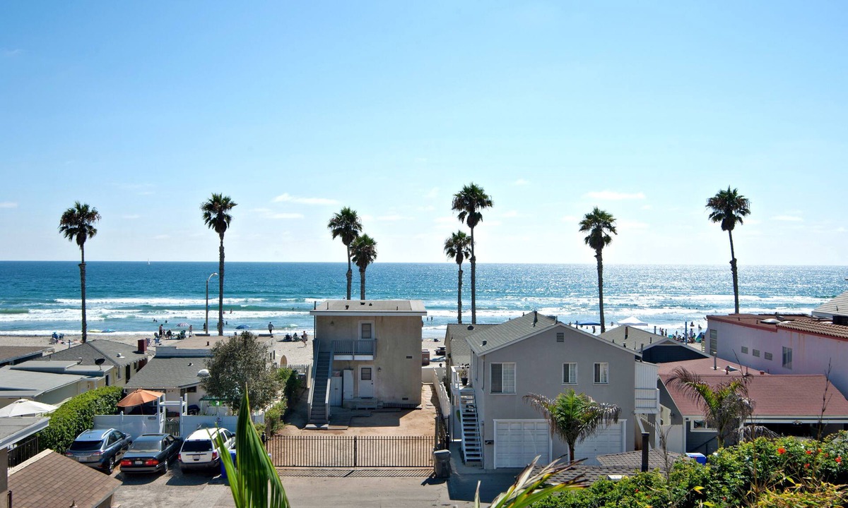 Townsite Condo | GORGEOUS & SPACIOUS FRONT OCEAN VIEW 2-KING BEDROOMS, LG DECK STEPS TO THE BEACH