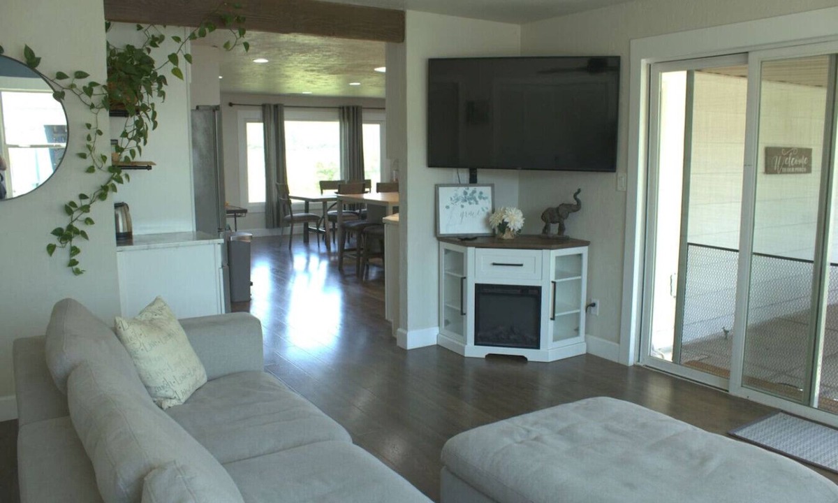 Medford House | Grand ole House w/Pool & Hottub
