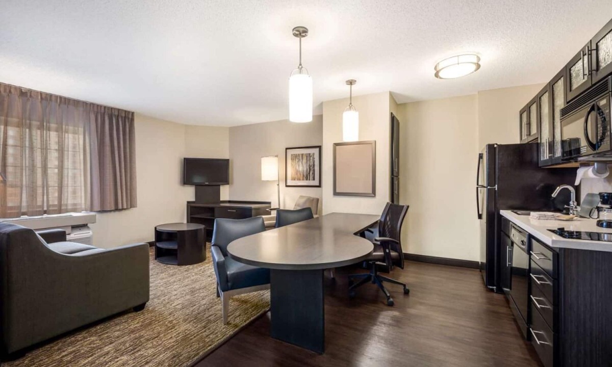 Santa Ana Hotel | Great Value, Quality Stay! Spacious Unit w/Kitchen, Picnic Area, Pets Allowed!