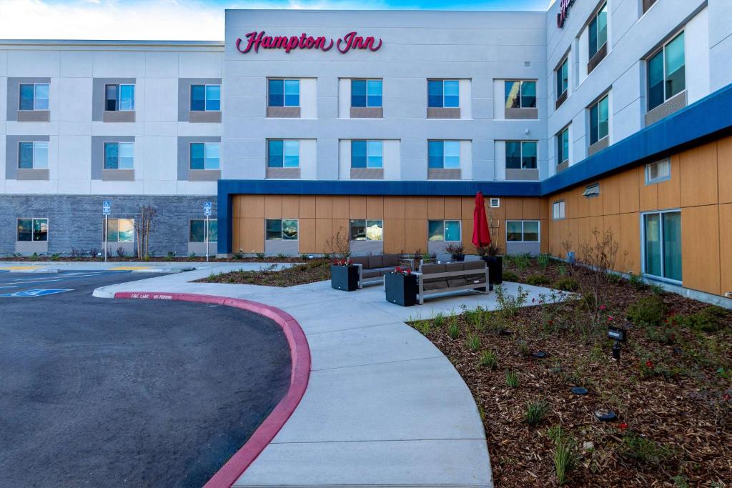 Selma Hotel | Hampton Inn Selma, Ca