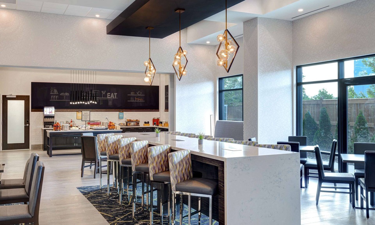 Burlington Hotel | Hampton Inn & Suites by Hilton Burlington Toronto