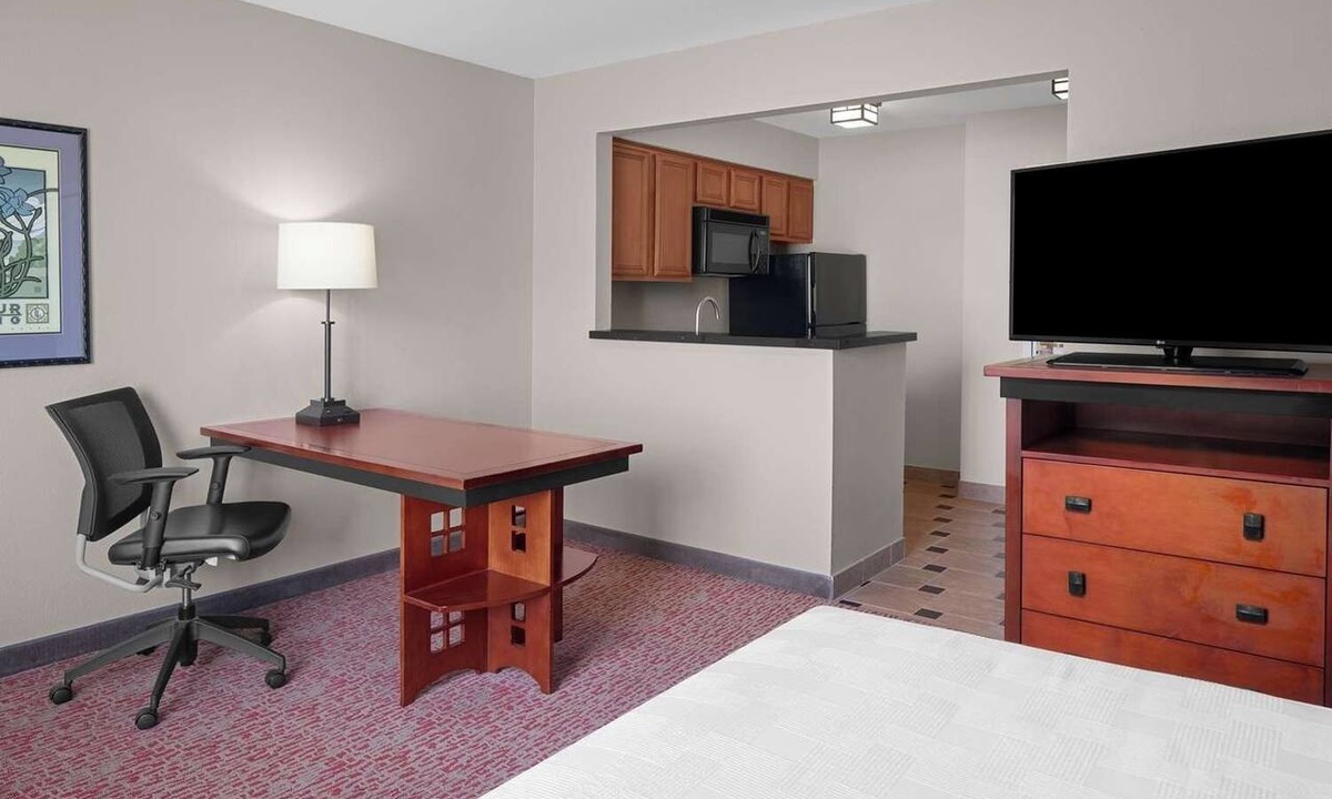 Downtown Hotel | Handy Studio w/Full Equipped Kitchen and Oversized work desk