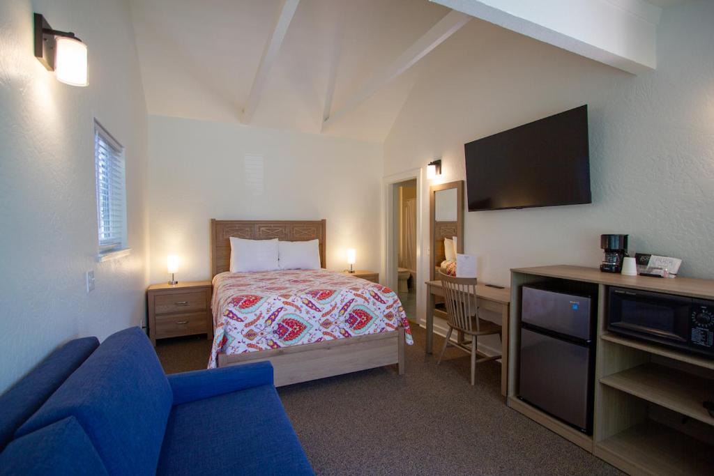 Eastside Santa Cruz Hotel | Harbor Inn