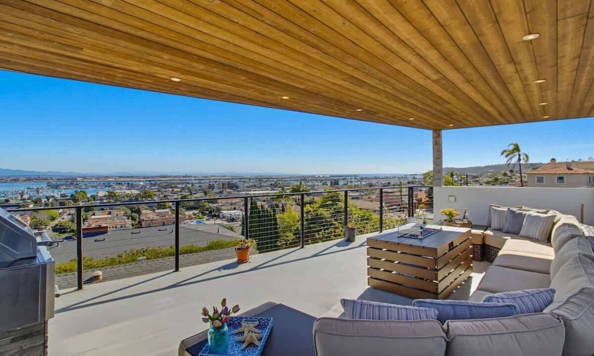 Roseville - Fleet Ridge House | Harbor View - stunning 3 Bedroom 2 and Half Bath
