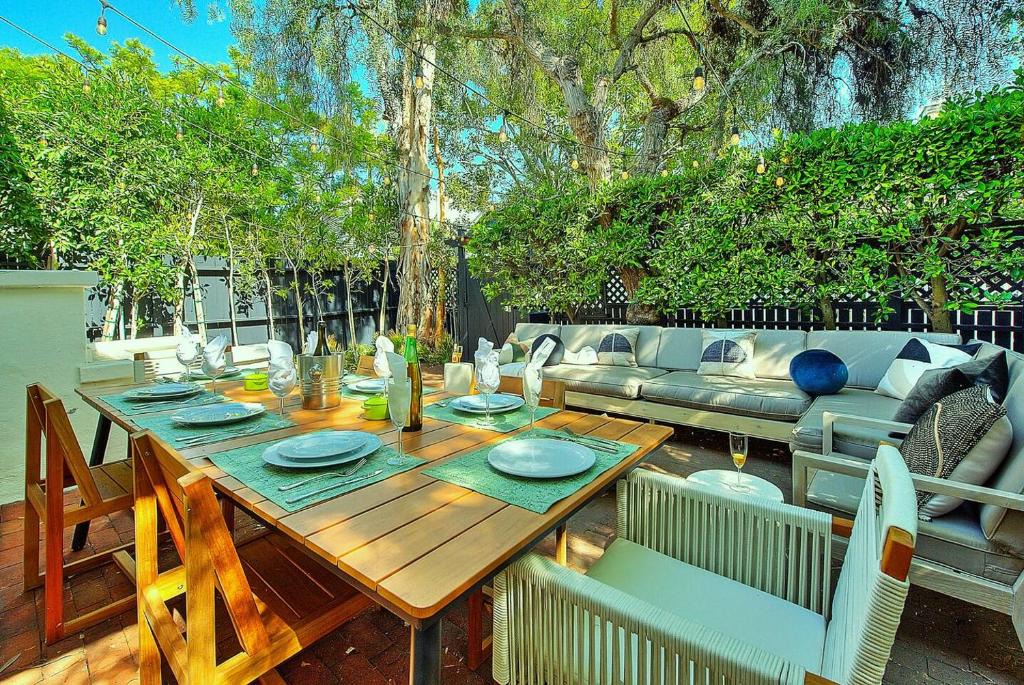 Venice Villa | Heavenly Retreat 2 Minutes Walk To Beach!