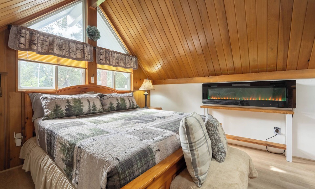Sugarloaf Cabin | "Highland Hideaway" Charming 3b 1 b cabin with large terrace, pets welcome.