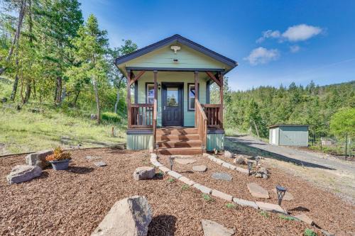 Medford House | Hiking Trail On-Site: Mtn-View Eagle Point Retreat