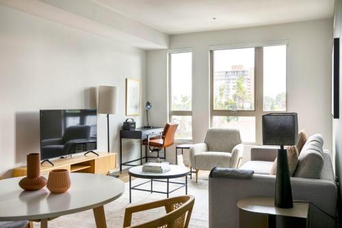 Hillcrest Apartment | Hillcrest 1br w gym wd pool nr bars shops SAN-9
