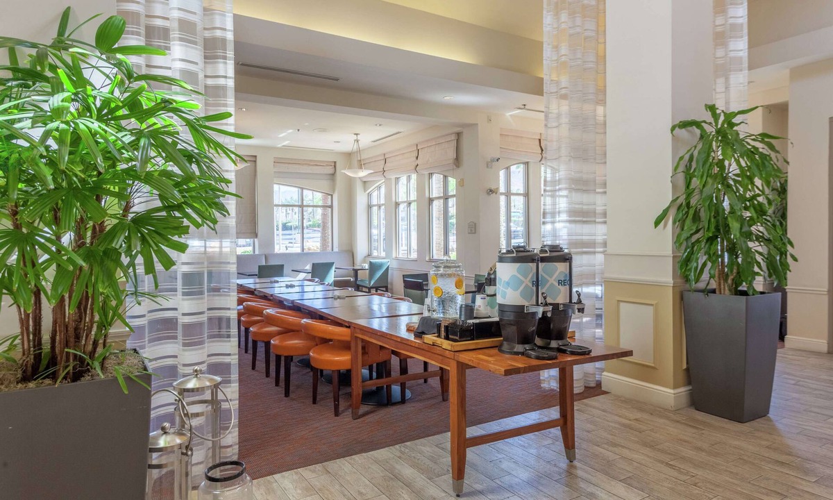 Magnesia Falls Cove Hotel | Hilton Garden Inn Palm Springs - Rancho Mirage