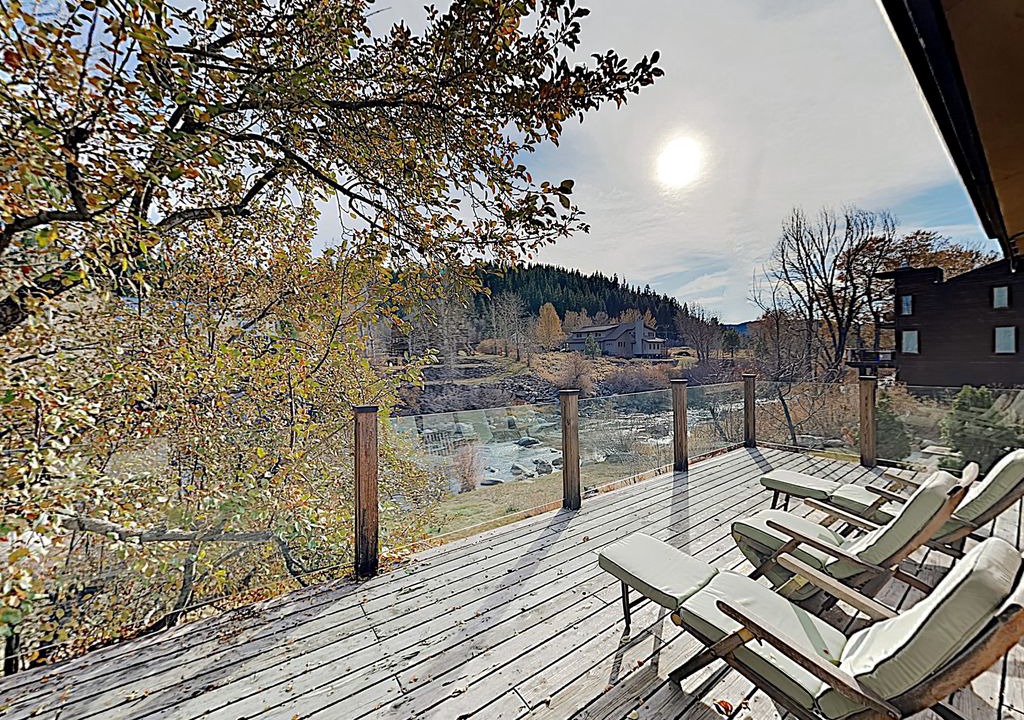 Downtown Cabin | Historic Riverside Craftsman Home: Large Deck & Backyard in Downtown Truckee