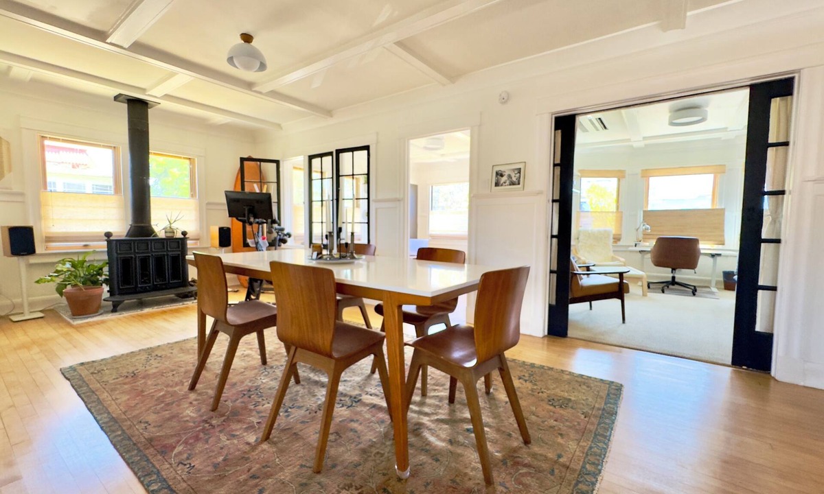 Marina Peninsula Apartment | Historic & sunny beachside 2br with modern comforts