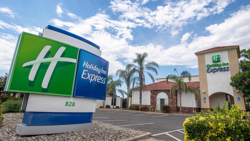 Oakdale Hotel | Holiday Inn Express Oakdale by IHG