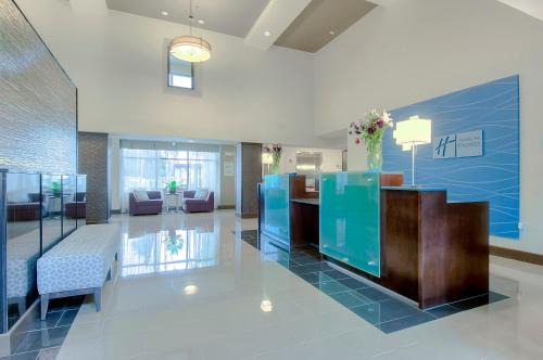 Carlsbad Hotel | Holiday Inn Express & Suites Carlsbad Beach by IHG