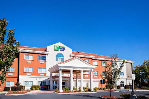 Oroville Hotel | Holiday Inn Express & Suites Oroville Lake by IHG