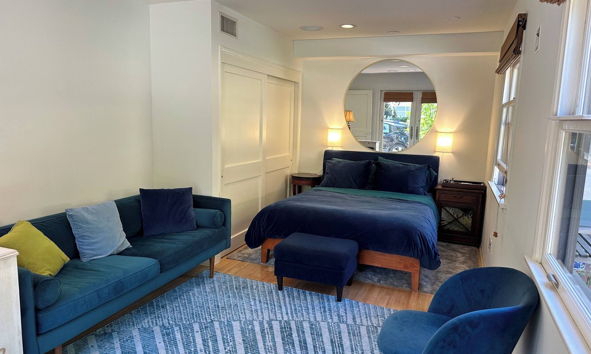 Hollywood Hills Apartment | Hollywood Hills - Cozy Bed & Bath - walk to Runyon Canyon Park