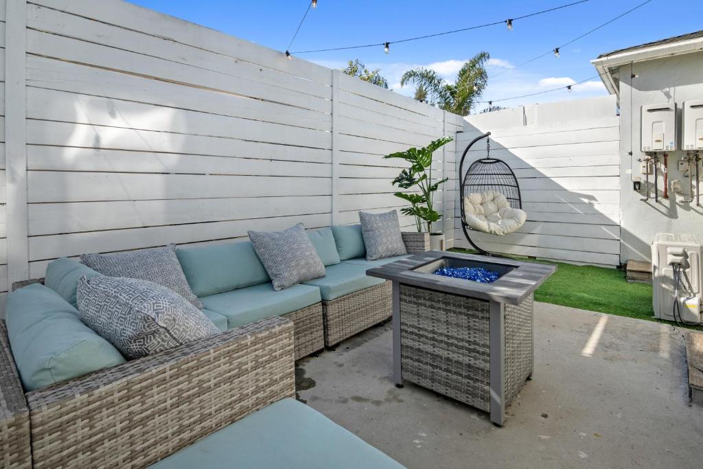 Mid City Apartment | Hollywood House With Large Yard