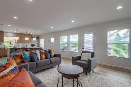 Country Club House | Home with views close to all attractions San Diego