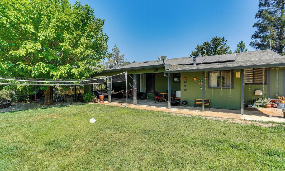 Redding House | Hot Tub, Dog-Friendly Yard! 3-Acre Redding Retreat