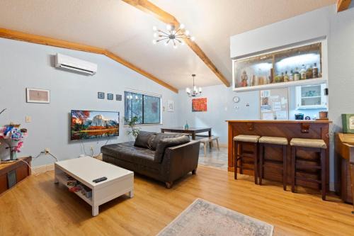 Twain Harte House | HotTub PingPong Arcade Billiard Pets AC Piano BBQ Art SharpCat