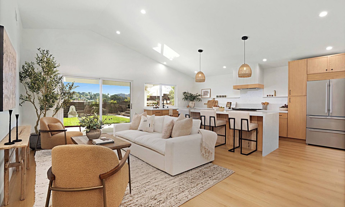 Thousand Oaks House | Immaculate 3-bedroom house with HILLTOP VIEWS in Thousand Oaks
