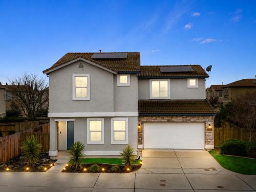 West Sacramento House | Insurance Ready 4BR Family Home Traveling Pros